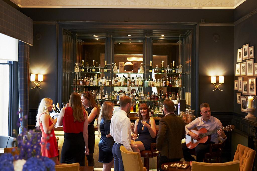 เดอะ ดันสเตน เฮาส์ Hotel เอดินบะระ ภายนอก รูปภาพ The bar at the Ivy
