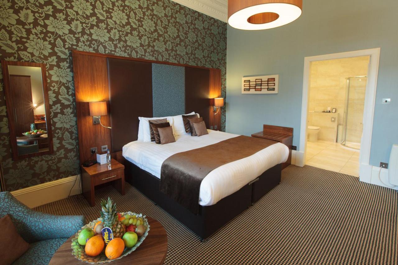 เดอะ ดันสเตน เฮาส์ Hotel เอดินบะระ ภายนอก รูปภาพ A bedroom at the hotel