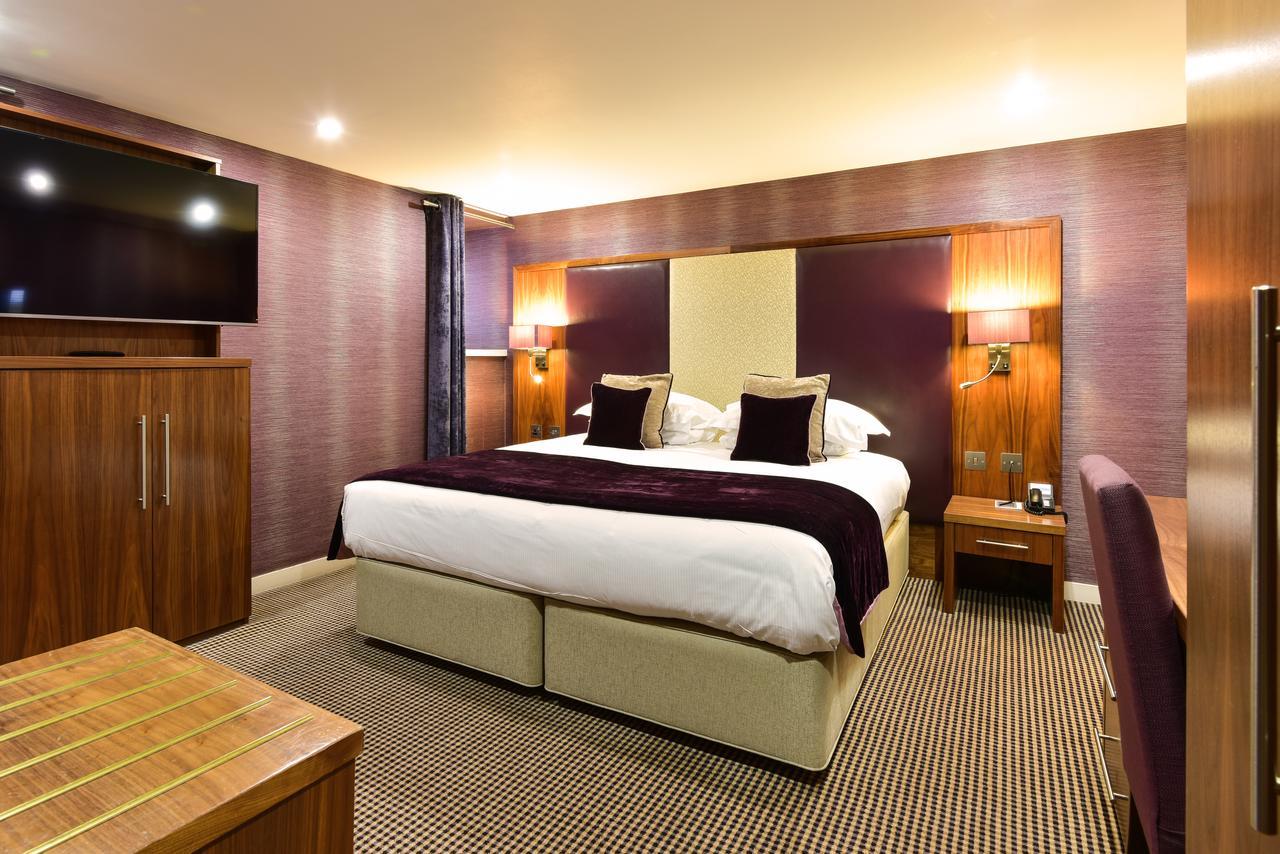 เดอะ ดันสเตน เฮาส์ Hotel เอดินบะระ ภายนอก รูปภาพ A Premier Inn bedroom