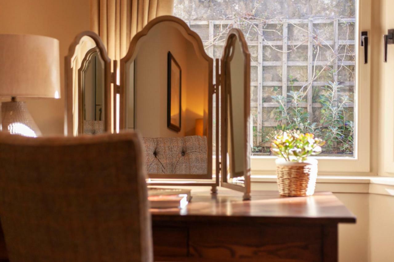 เดอะ ดันสเตน เฮาส์ Hotel เอดินบะระ ภายนอก รูปภาพ A dressing table with a tri-fold mirror