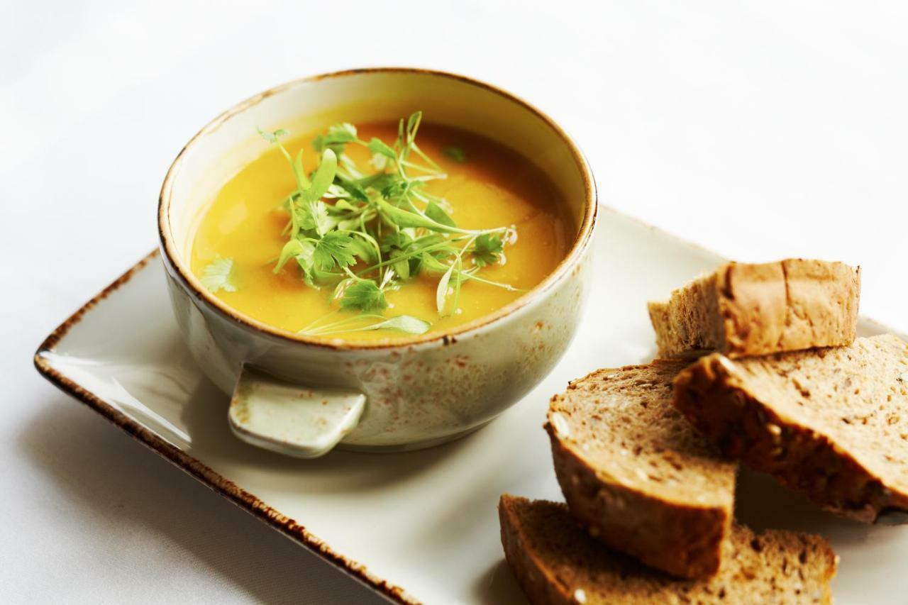 เดอะ ดันสเตน เฮาส์ Hotel เอดินบะระ ภายนอก รูปภาพ A bowl of carrot and coriander soup