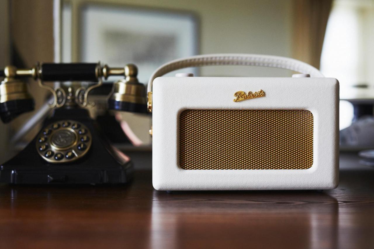 เดอะ ดันสเตน เฮาส์ Hotel เอดินบะระ ภายนอก รูปภาพ A DAB radio