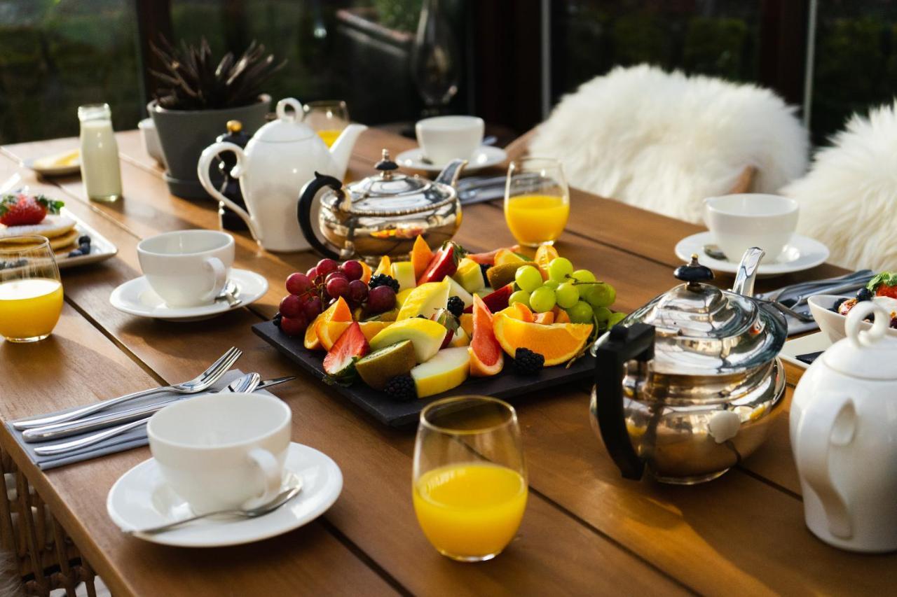 เดอะ ดันสเตน เฮาส์ Hotel เอดินบะระ ภายนอก รูปภาพ A breakfast table