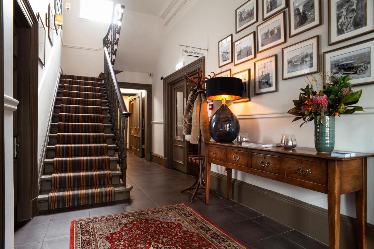 เดอะ ดันสเตน เฮาส์ Hotel เอดินบะระ ภายนอก รูปภาพ The entrance hall